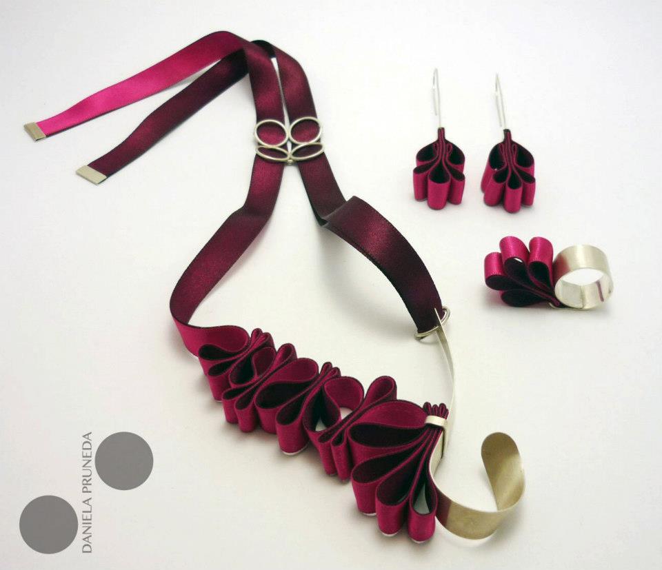 267313_258884594231781_1199887418_n